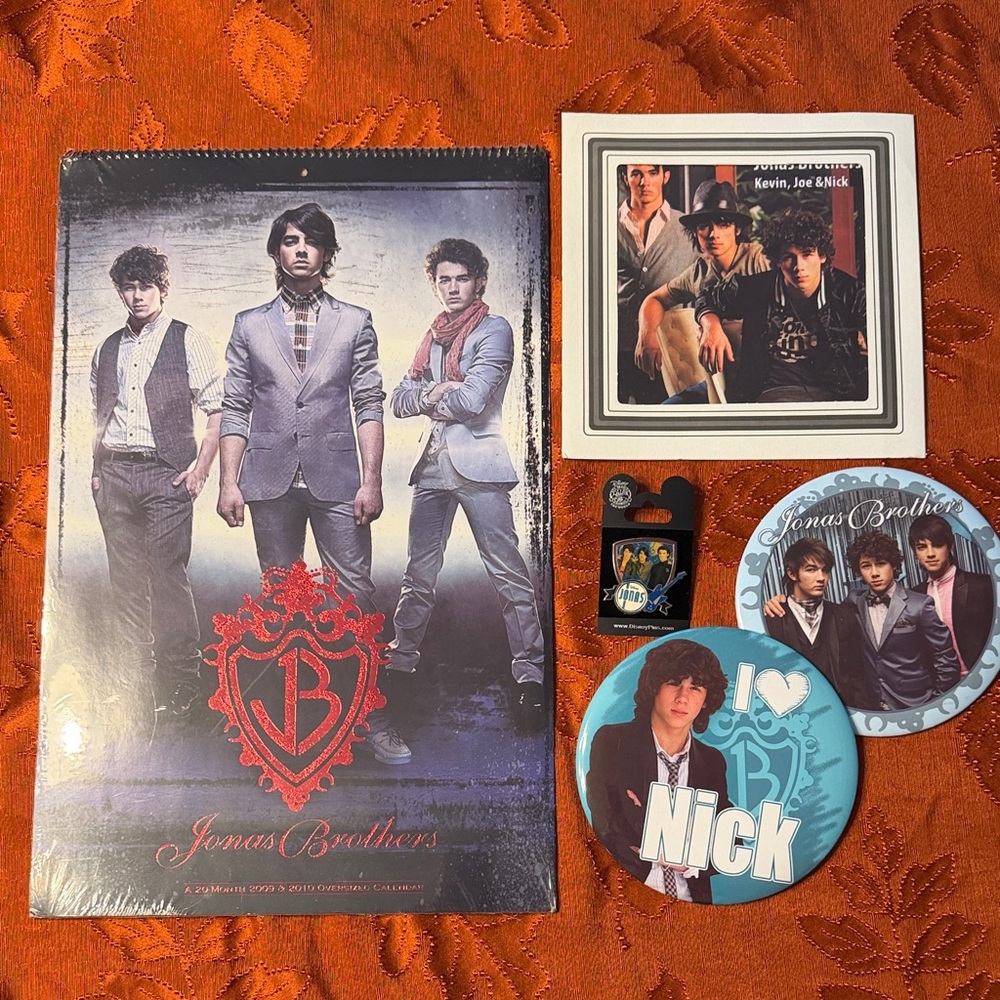 Jonas Brothers Collectible Fan Bundle - old calendar, giant pins, mini picture